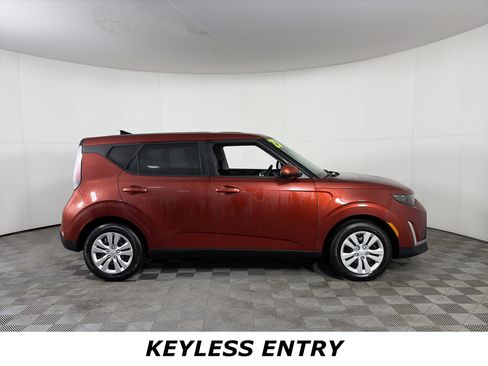 Certified 2025 Kia Soul LX image 7