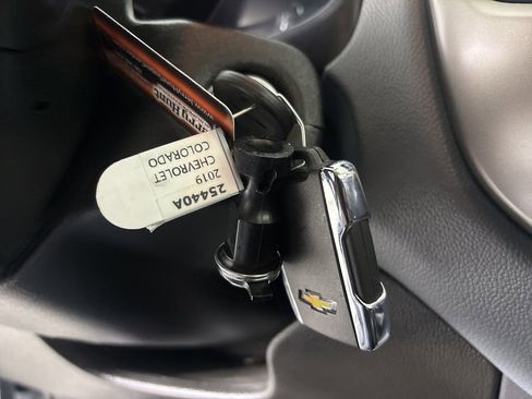 Used 2019 Chevrolet Colorado Z71 image 16