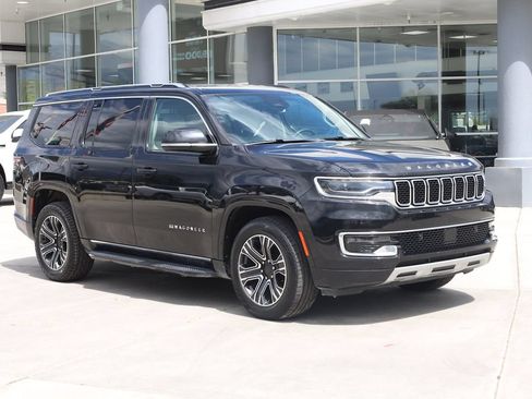 Used 2024 Jeep Wagoneer Series II w/ Flexible Seating Group AWD/4WD image 8