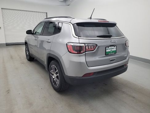 Used 2019 Jeep Compass Latitude w/ Popular Equipment Group FWD image 5