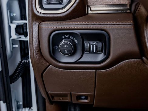 Used 2025 RAM 2500 Limited AWD/4WD image 23