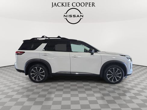 New 2026 Nissan Pathfinder Platinum w/ Cargo Package image 4