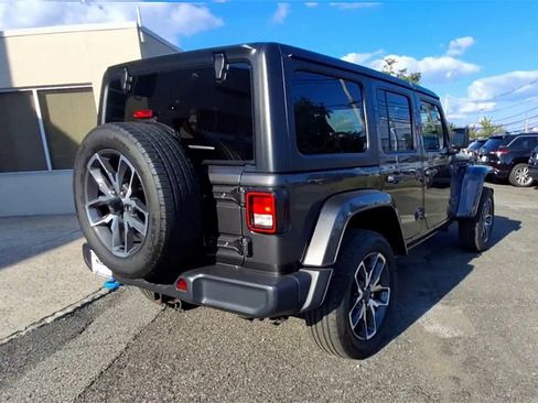 Used 2024 Jeep Wrangler Unlimited w/ Convenience Group image 8