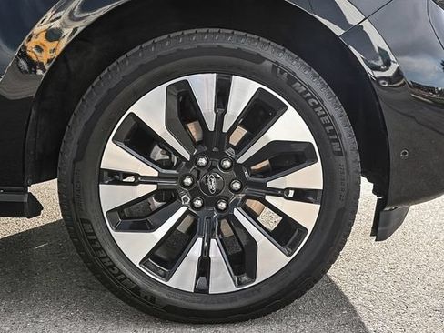 Certified 2025 Ford Expedition Platinum w/ Driver's Package AWD/4WD image 13