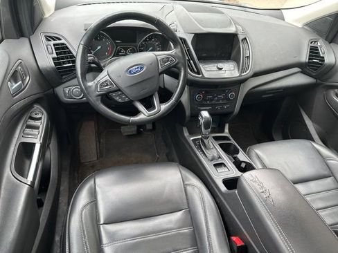 Used 2019 Ford Escape SEL image 9