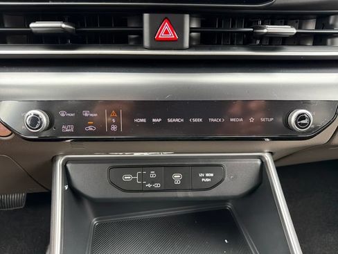 New 2026 Kia Carnival FWD image 14
