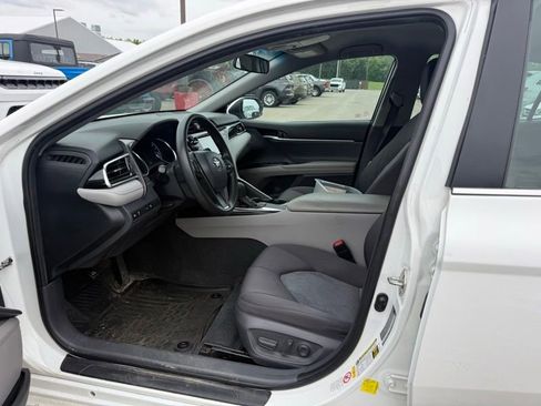 Used 2018 Toyota Camry LE FWD image 10