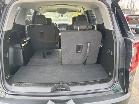 Used 2023 GMC Acadia SLE w/ Driver Convenience Package image 25