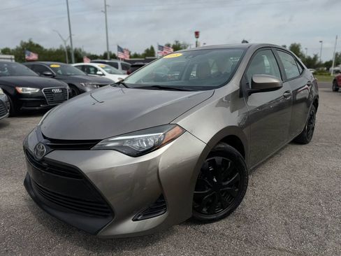 Used 2018 Toyota Corolla LE image 5