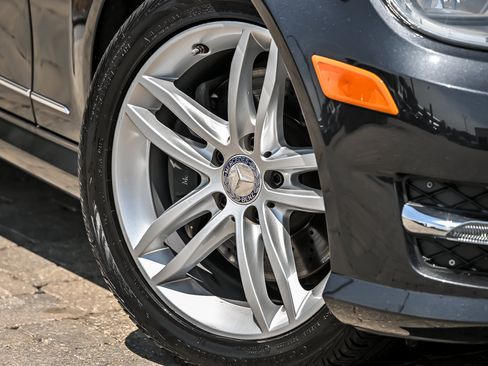 Used 2013 Mercedes-Benz C 300 4MATIC Sedan image 3