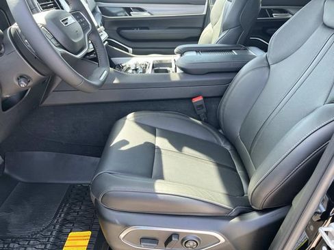 New 2026 Jeep Grand Wagoneer 4WD image 25