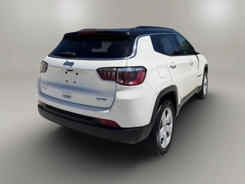 Used 2018 Jeep Compass Latitude w/ Cold Weather Group AWD/4WD image 7