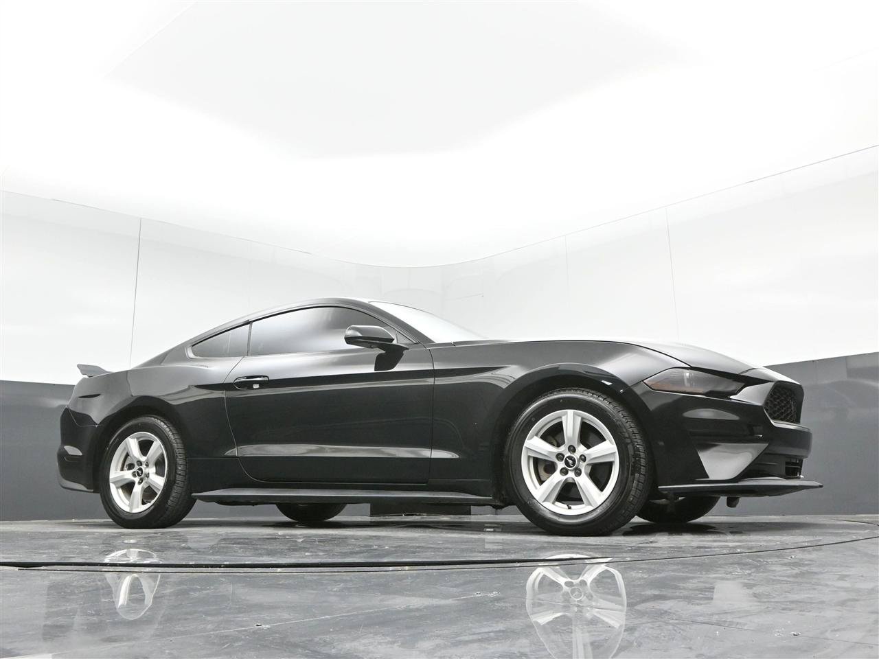 Used 2018 Ford Mustang Coupe RWD image 29