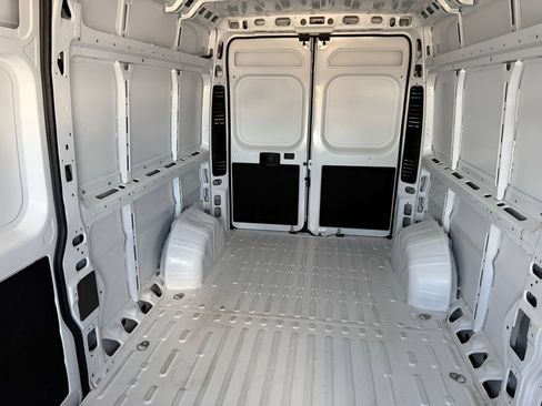 Used 2026 RAM ProMaster 2500 w/ Convenience Group FWD image 11