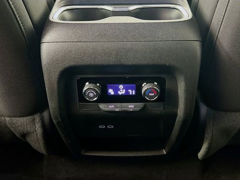 Used 2025 Chevrolet Traverse LT image 25