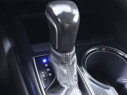 Used 2020 Toyota Camry SE FWD image 25
