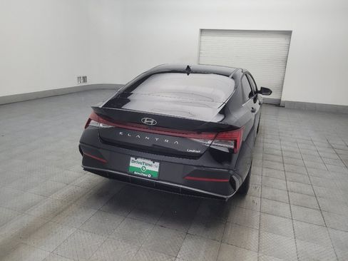 Used 2025 Hyundai Elantra Limited FWD image 7