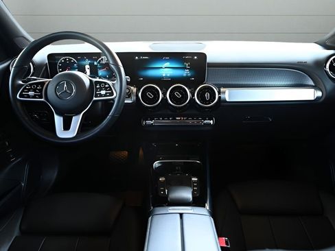 Used 2021 Mercedes-Benz GLB 250 4MATIC w/ Premium Package image 32