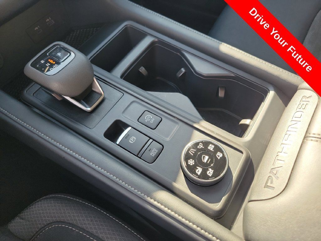Used 2025 Nissan Pathfinder S AWD/4WD image 15