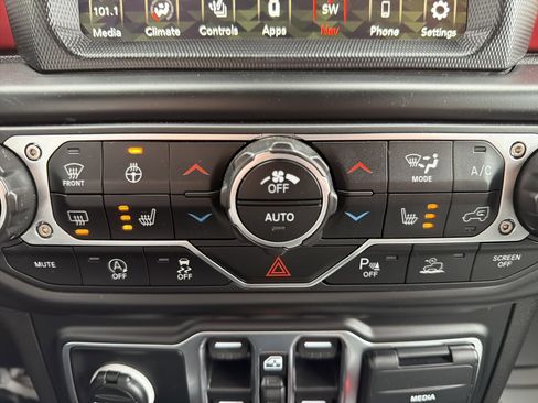 Used 2023 Jeep Wrangler Unlimited Rubicon w/ Xtreme 35 Tire Package image 28