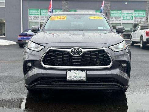 Used 2021 Toyota Highlander LE image 2