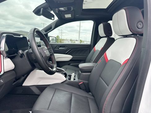Used 2024 GMC Canyon AT4X AWD/4WD image 8