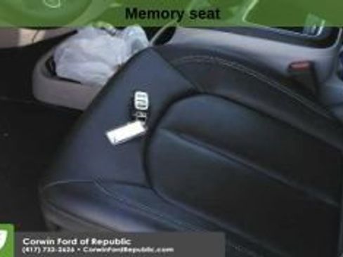 Used 2024 Chrysler Pacifica Touring-L image 5