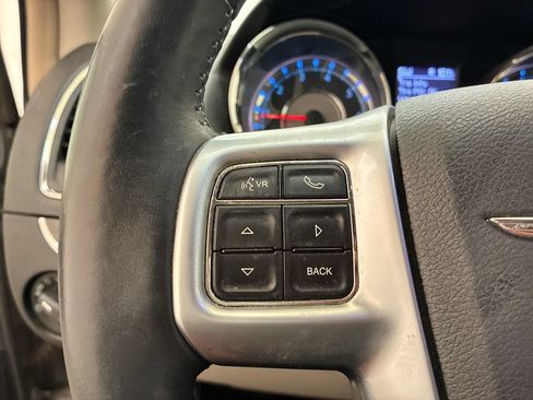 Used 2012 Chrysler Town & Country Touring-L w/ Entertainment Group #2 FWD image 20