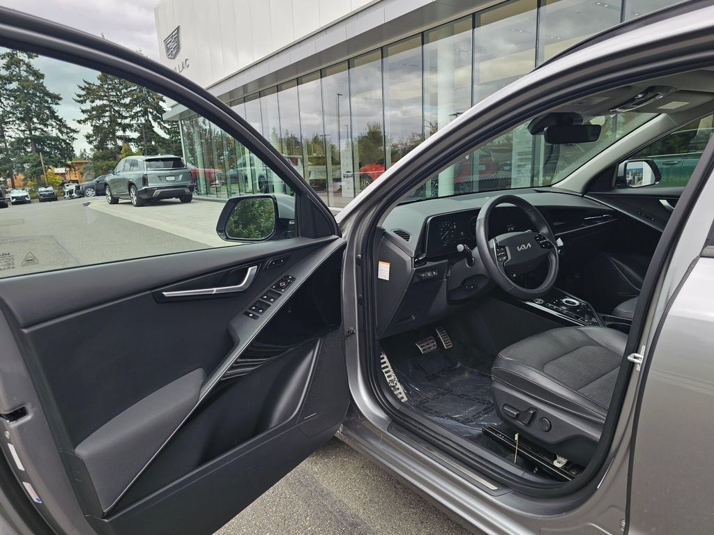 Used 2023 Kia Niro Wave w/ Wave Preserve Package FWD image 23