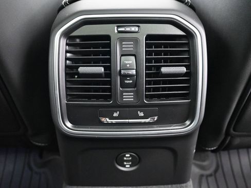 Certified 2025 Porsche Macan S image 8