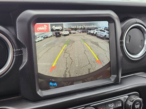 Used 2023 Jeep Wrangler Unlimited Sahara w/ Cold Weather Group image 22