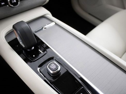 New 2025 Volvo XC90 T8 Plus w/ Protection Package Premier image 27