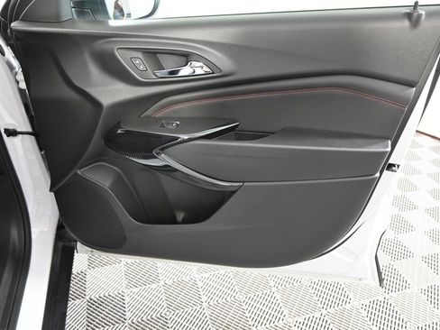 Used 2024 Chevrolet Trax RS FWD image 12