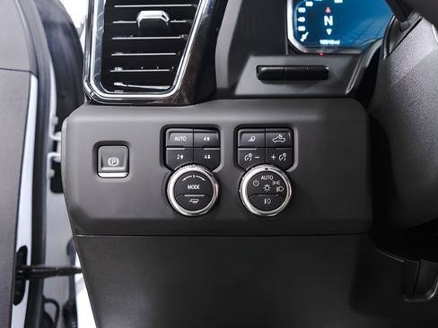 Used 2025 GMC Sierra 2500 Denali Ultimate AWD/4WD image 18