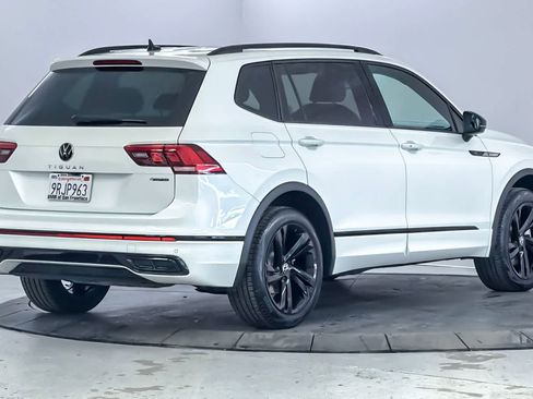Used 2024 Volkswagen Tiguan SE R-Line image 2
