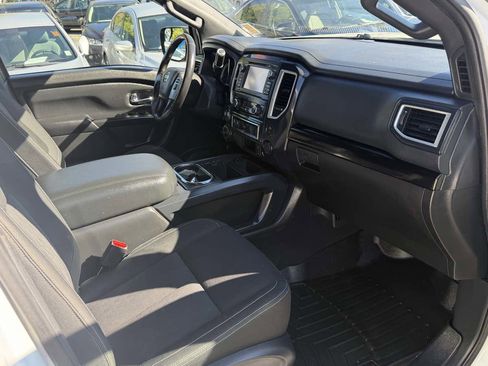 Used 2018 Nissan Titan SV w/ SV Convenience Package image 13