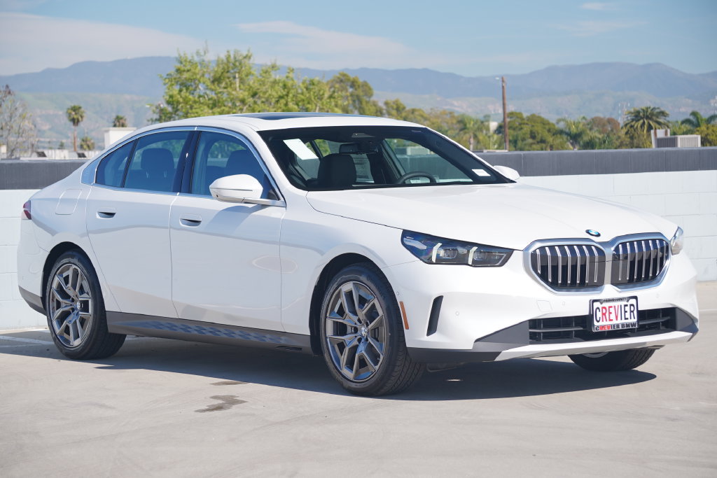 Used 2026 BMW 530i w/ Convenience Package RWD image 3