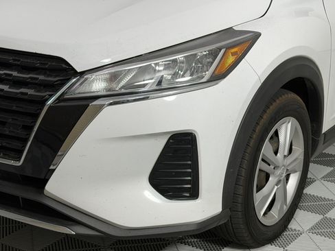 Used 2024 Nissan Kicks S FWD image 11