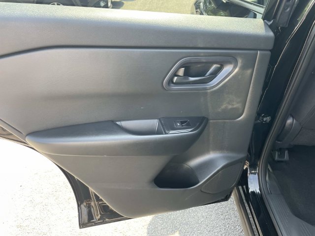 Used 2024 Nissan Rogue S AWD/4WD image 17