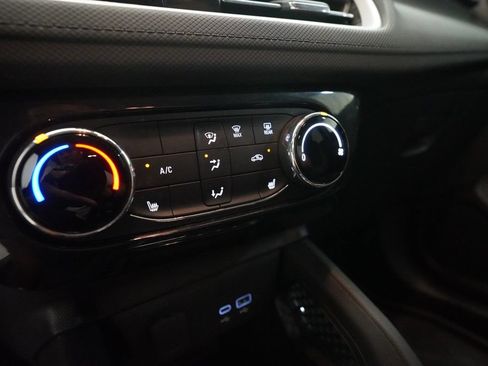 Used 2024 Chevrolet TrailBlazer LT w/ LT Cold Weather Package FWD image 20