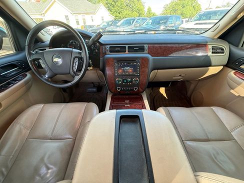 Used 2008 Chevrolet Tahoe LTZ w/ LTZ Preferred Equipment Group AWD/4WD image 8