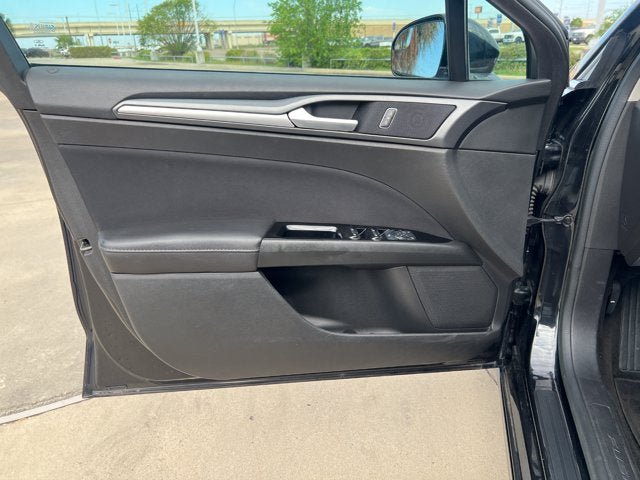 Used 2014 Ford Fusion SE FWD image 15