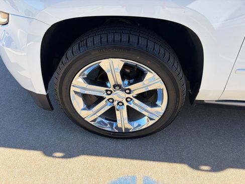 Used 2020 Chevrolet Suburban Premier image 4