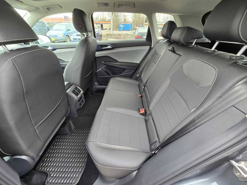 New 2024 Volkswagen Taos SE image 17