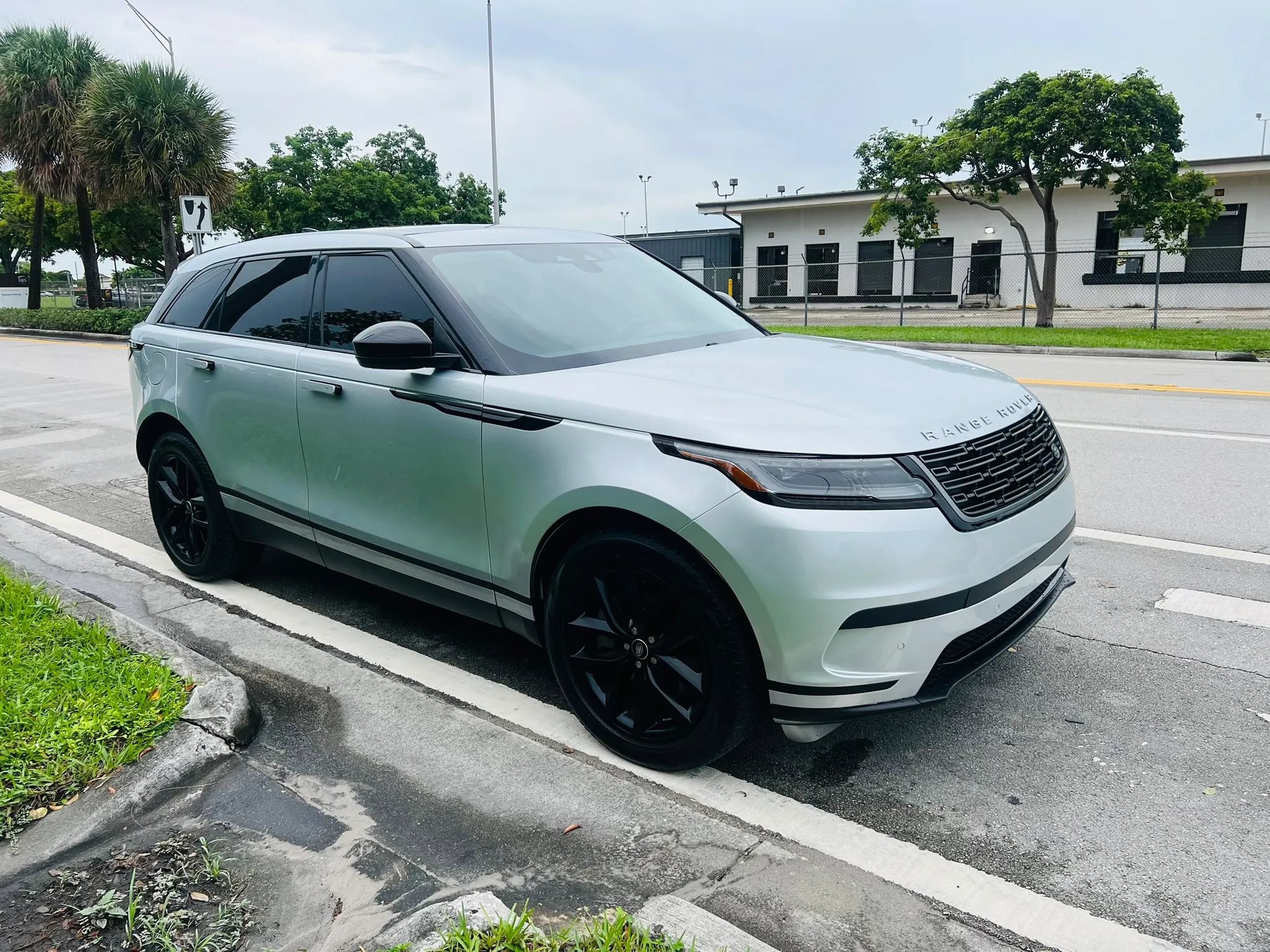 Used 2024 Land Rover Range Rover Velar S AWD/4WD image 7