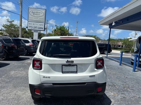 Used 2017 Jeep Renegade Latitude w/ Safety & Security Group (ALP) AWD/4WD image 4