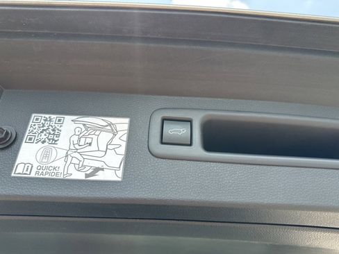 Used 2024 Toyota Highlander XLE image 10