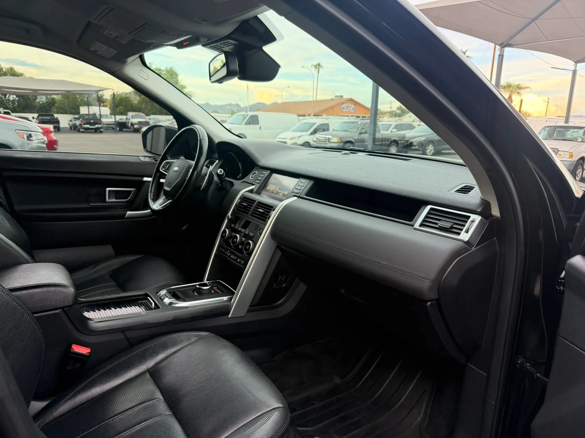 Used 2018 Land Rover Discovery Sport SE AWD/4WD image 31