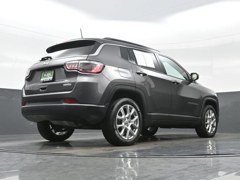 Used 2022 Jeep Compass Latitude AWD/4WD image 31