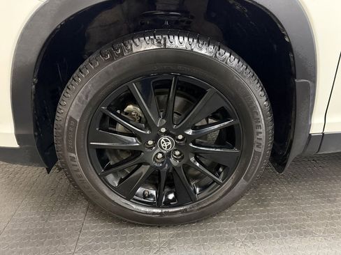 Used 2019 Toyota Highlander XLE image 10